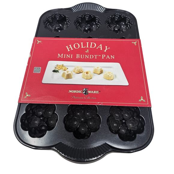 NEW Nordic Ware Holiday Mini Bundt Pan Cake Baking Non Stick Cast Aluminum - Picture 1 of 3